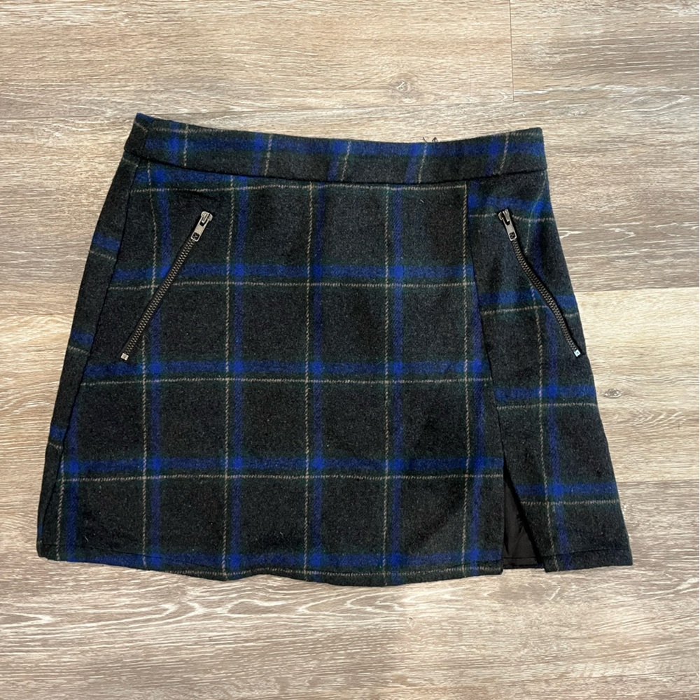 Wool skirt with satin inseam - size medium